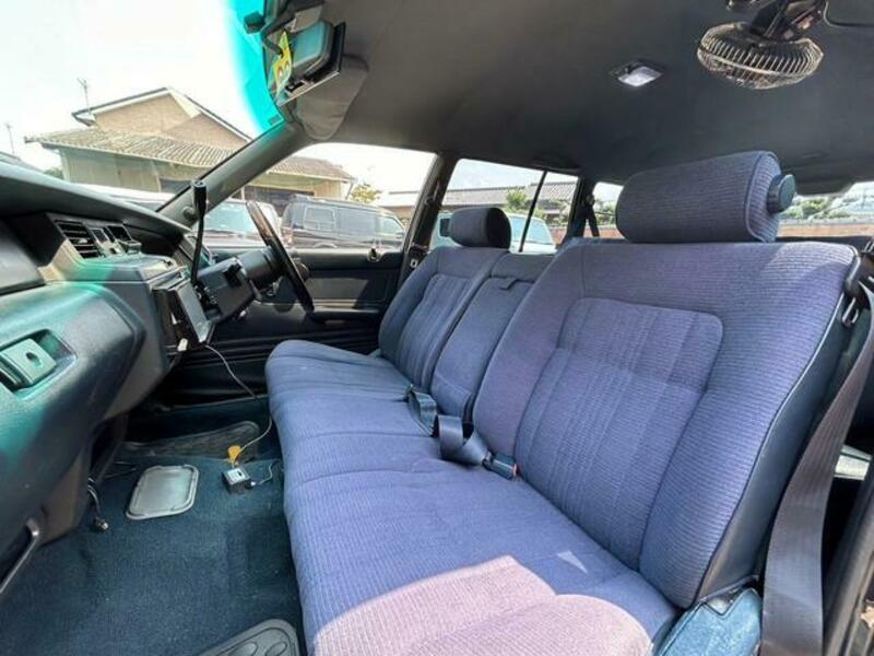 CROWN VAN