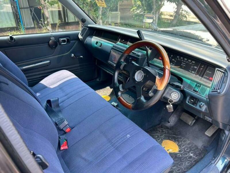 CROWN VAN