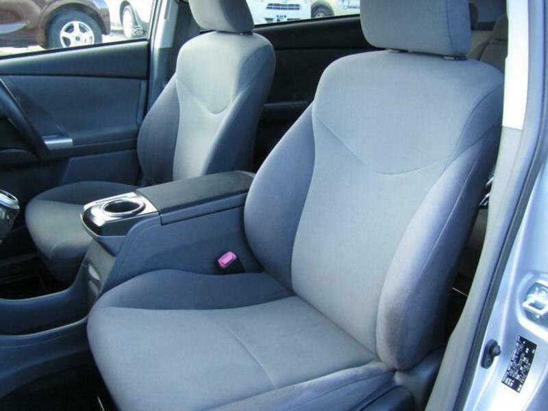 PRIUS ALPHA