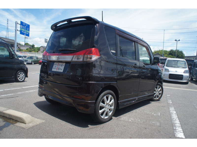 DELICA D2