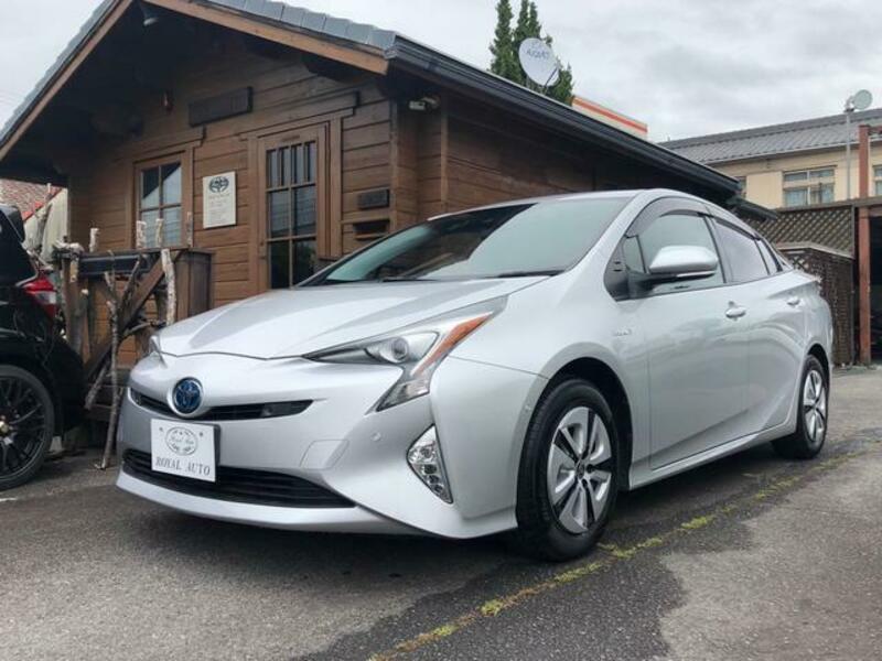 TOYOTA PRIUS