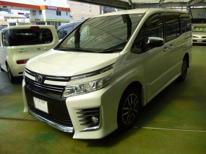 TOYOTA VOXY