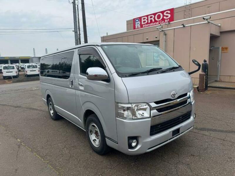 TOYOTA HIACE VAN