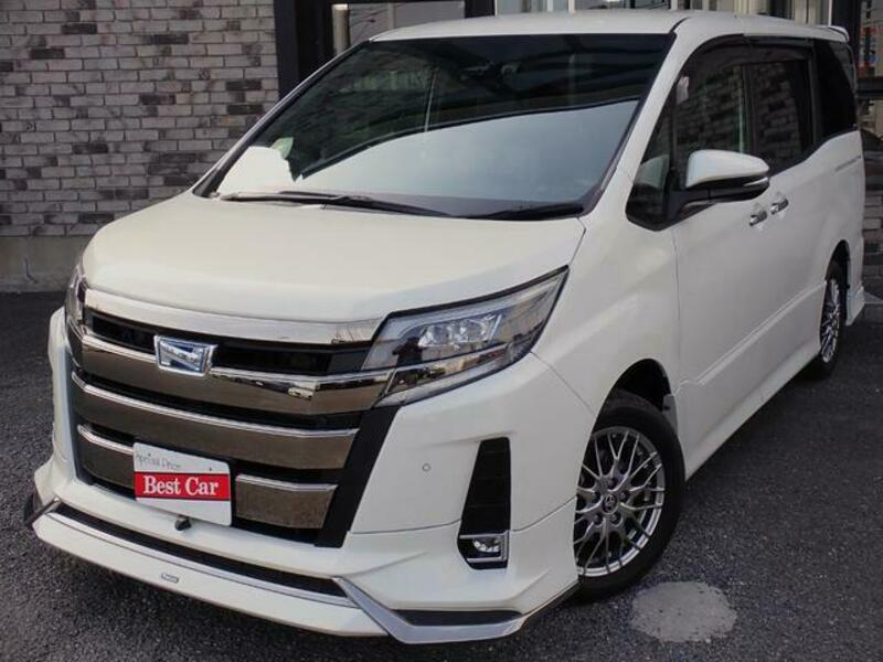 TOYOTA NOAH