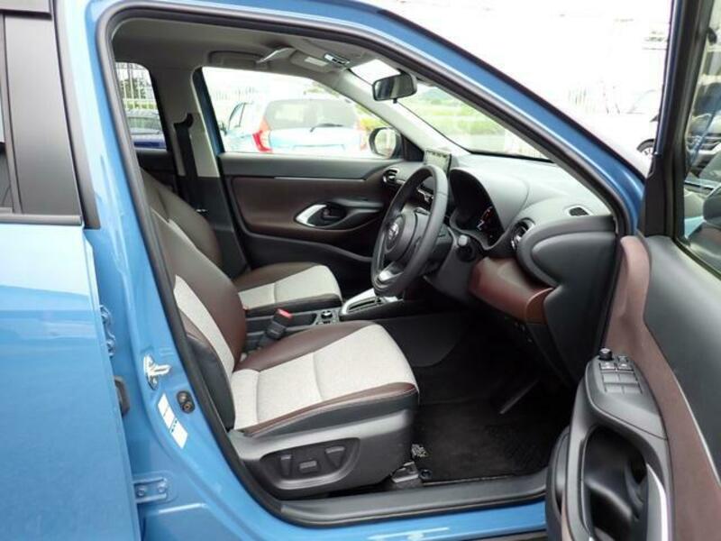 YARIS CROSS