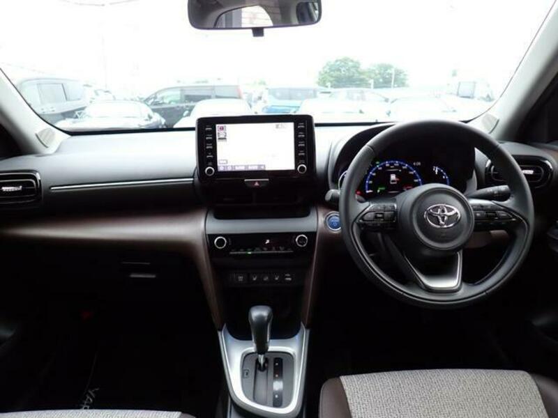 YARIS CROSS