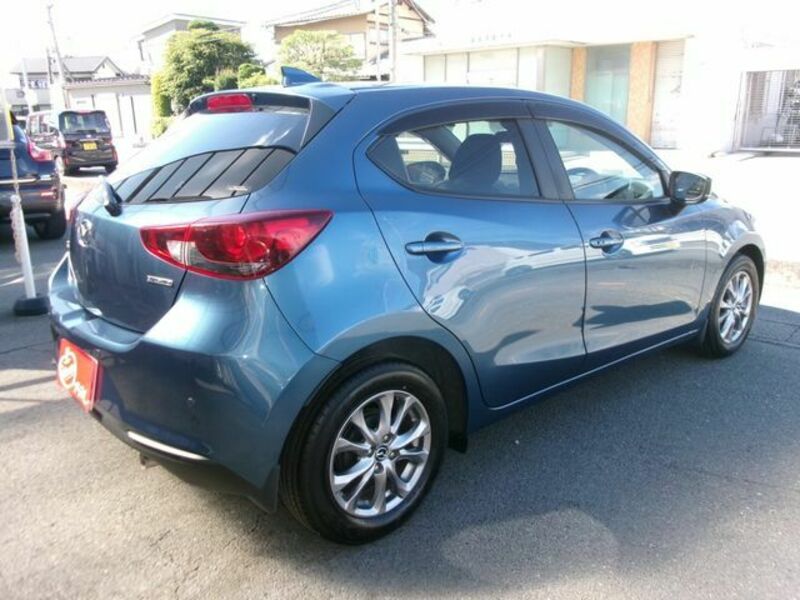 MAZDA2