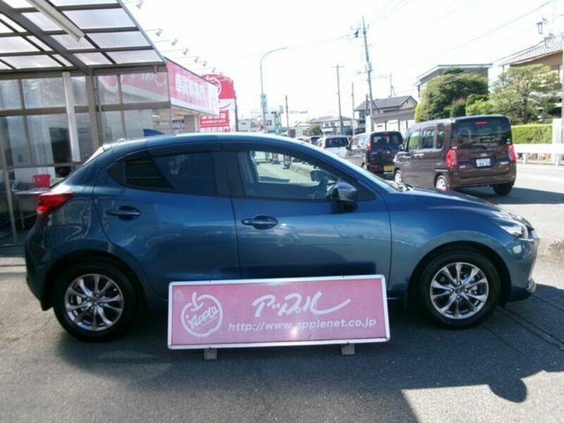 MAZDA2