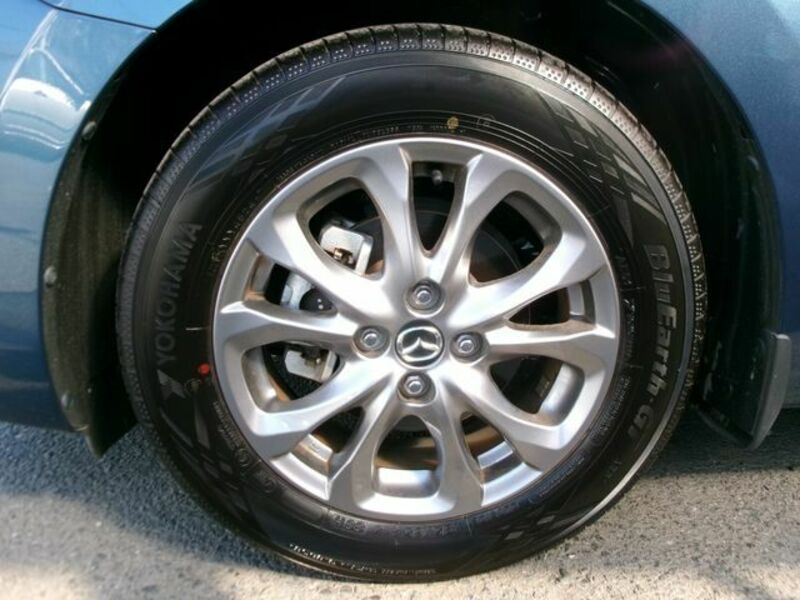 MAZDA2
