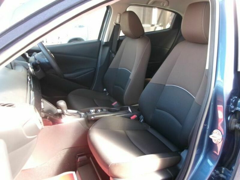 MAZDA2