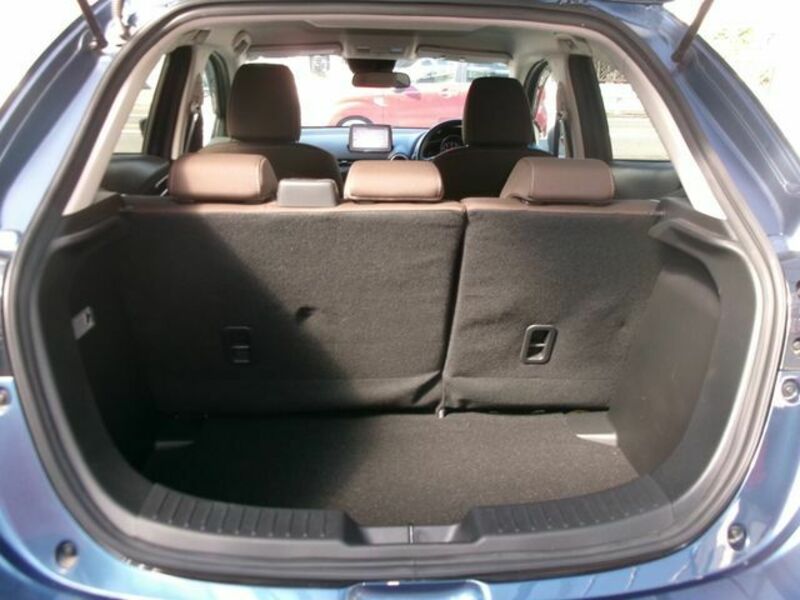 MAZDA2