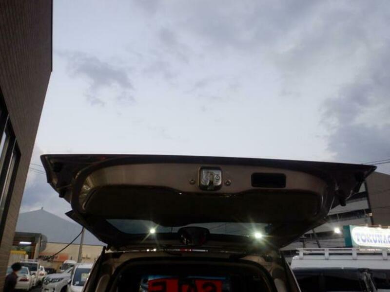 N BOX