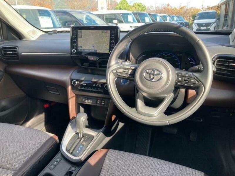 YARIS CROSS