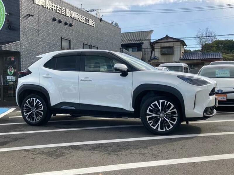 YARIS CROSS