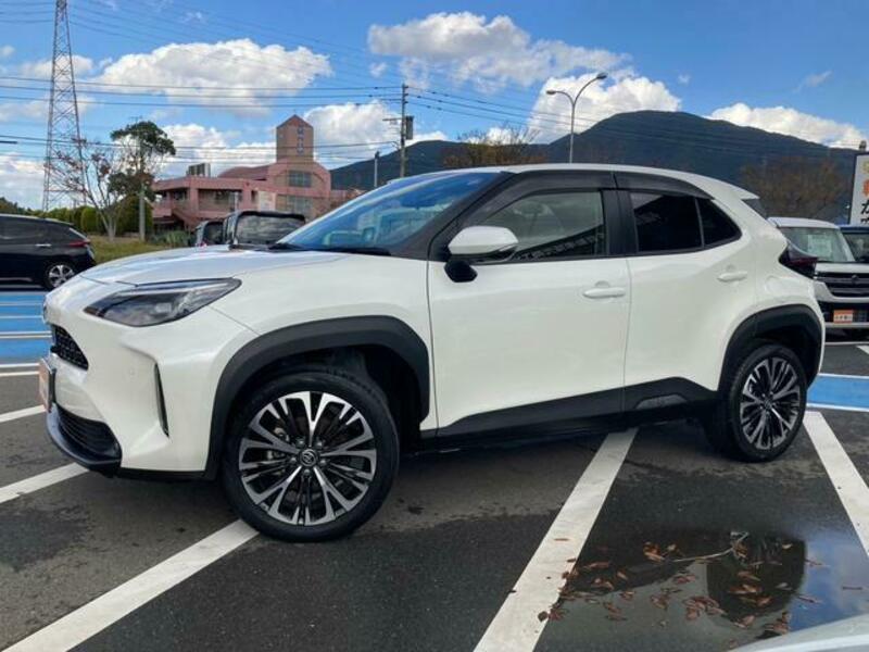YARIS CROSS