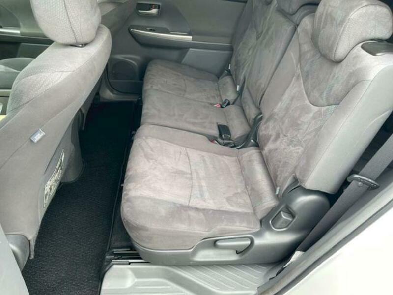 PRIUS ALPHA