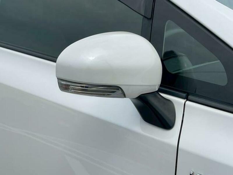 PRIUS ALPHA