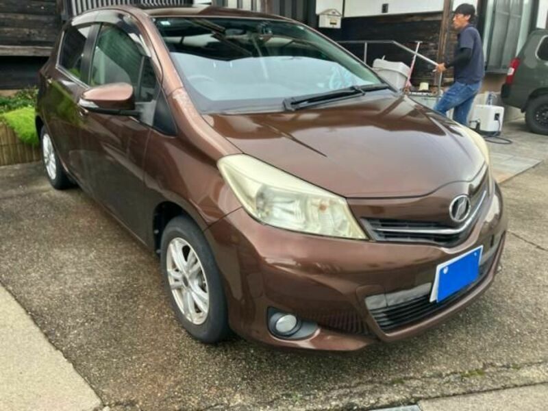 TOYOTA VITZ