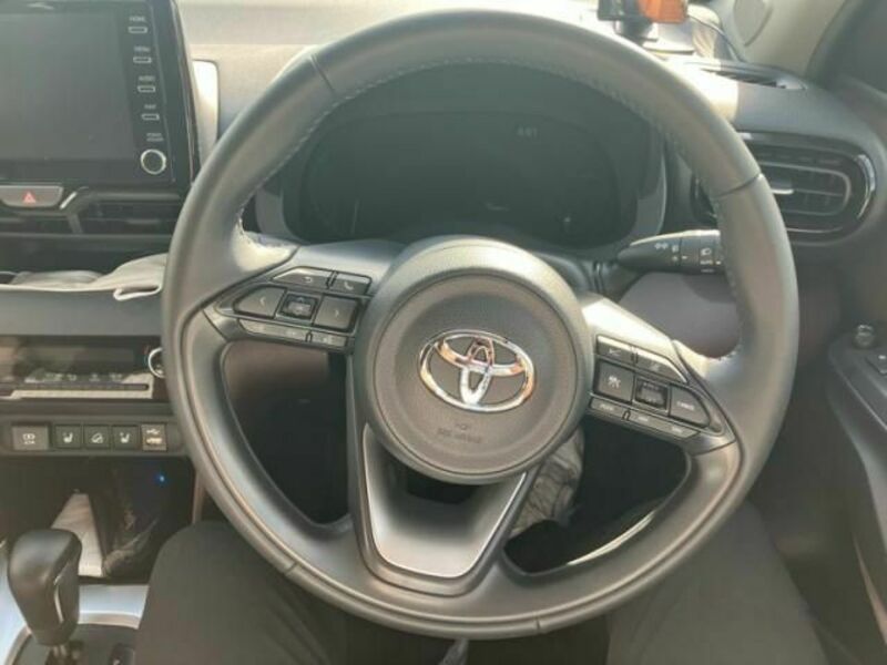 YARIS CROSS