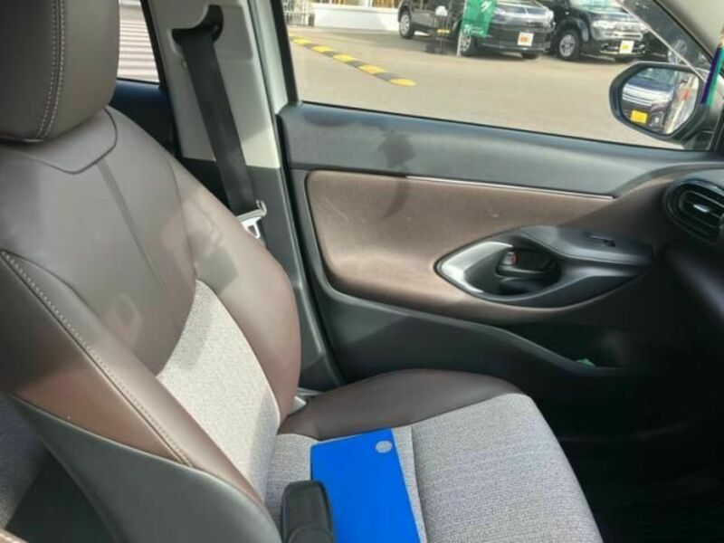YARIS CROSS