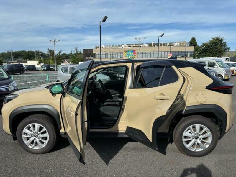 YARIS CROSS
