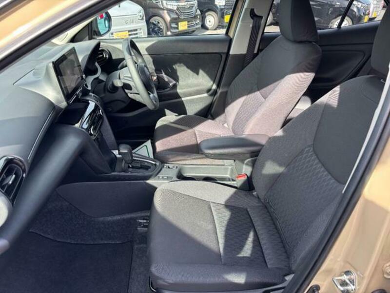 YARIS CROSS