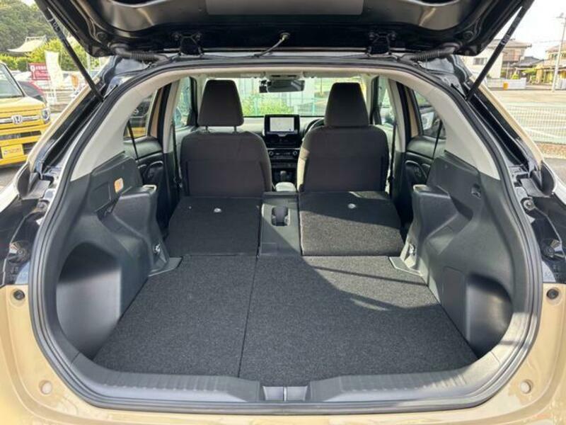 YARIS CROSS