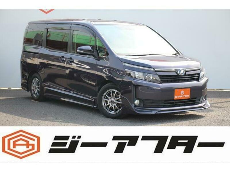 TOYOTA VOXY