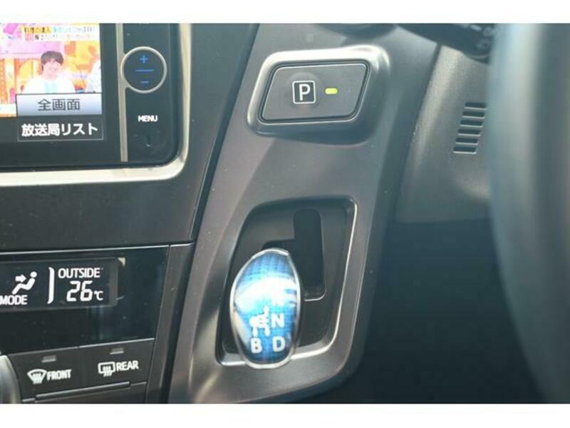 PRIUS ALPHA