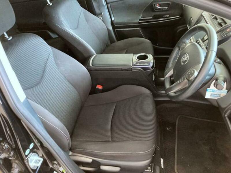 PRIUS ALPHA