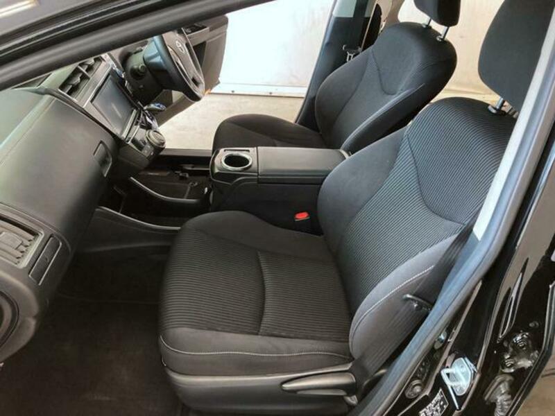 PRIUS ALPHA
