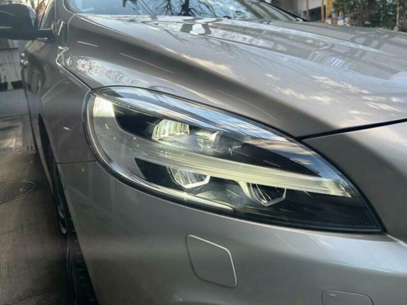 V40