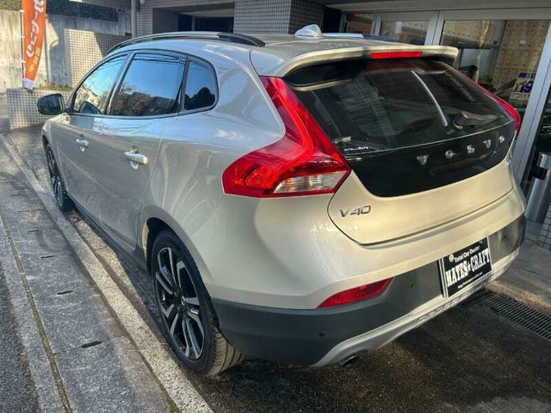 V40