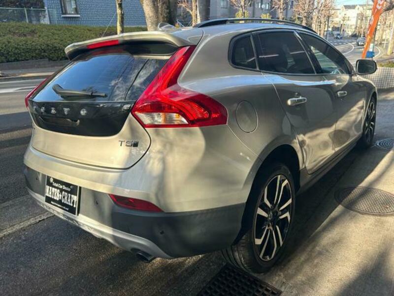 V40