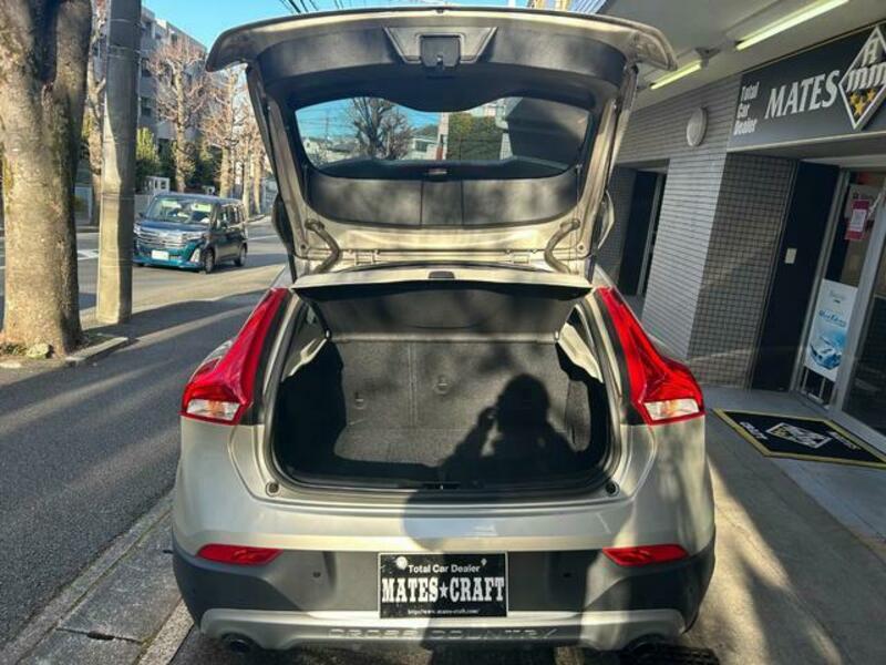V40