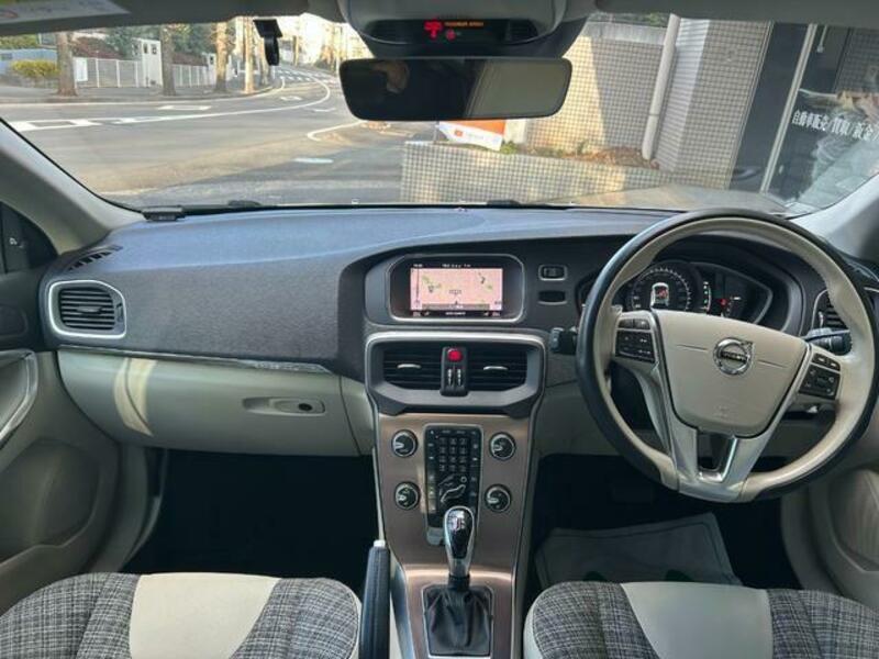V40