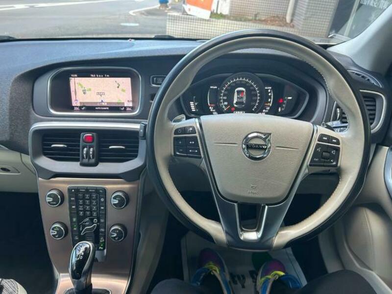 V40