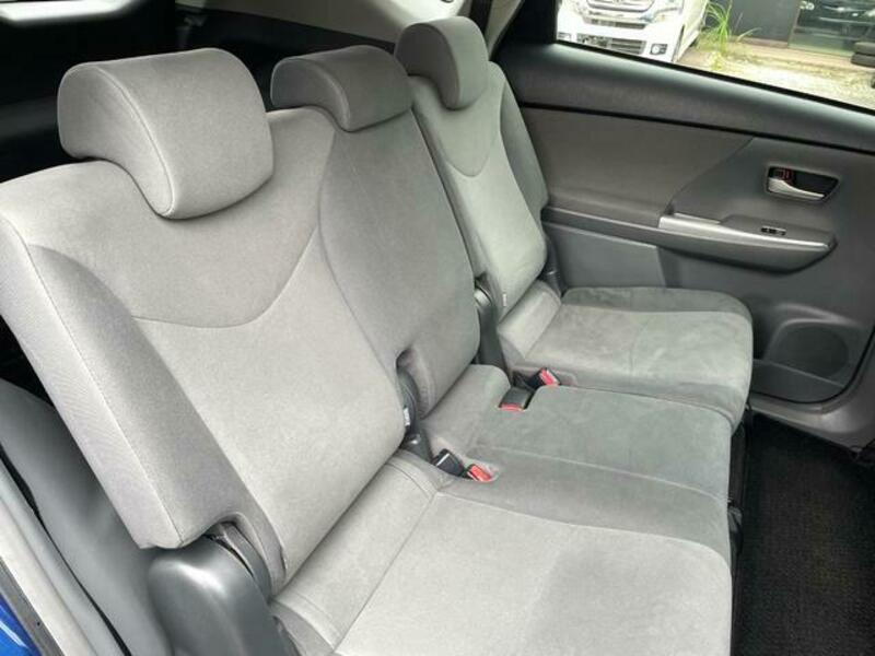 PRIUS ALPHA