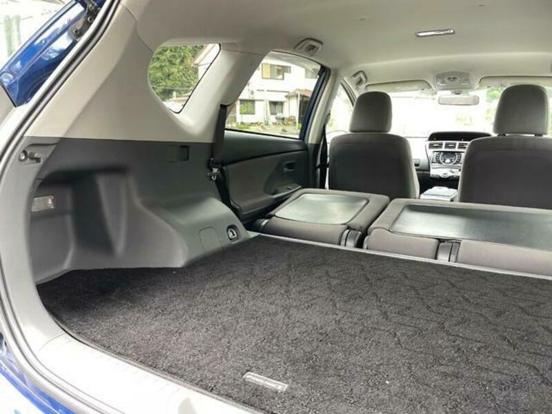 PRIUS ALPHA