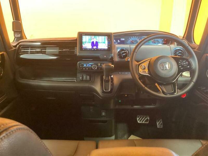 N BOX CUSTOM