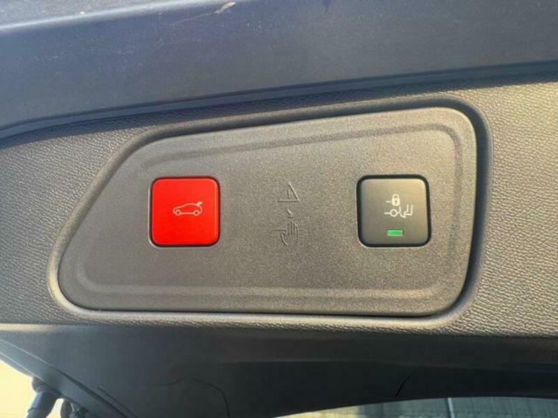 3008