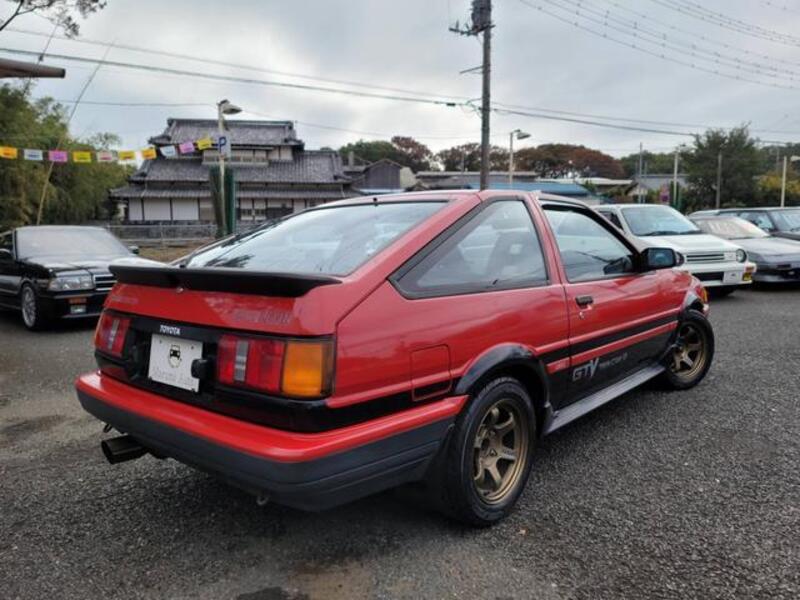 COROLLA LEVIN