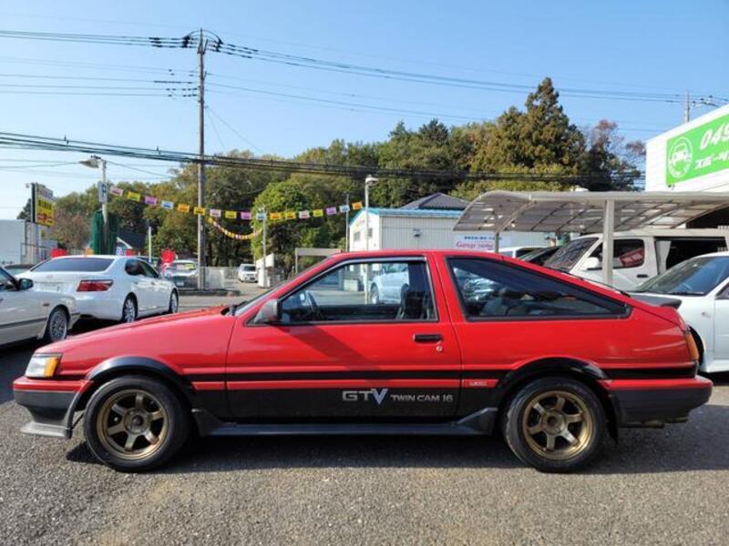 COROLLA LEVIN