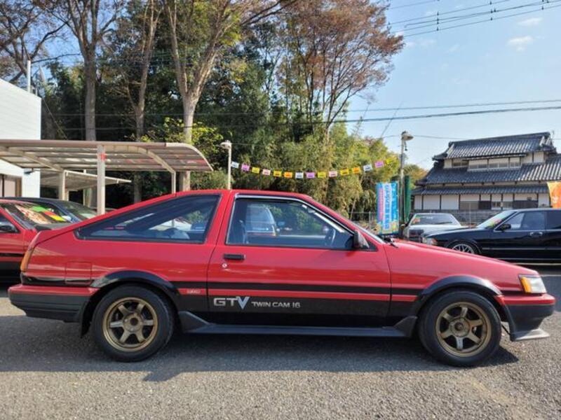 COROLLA LEVIN