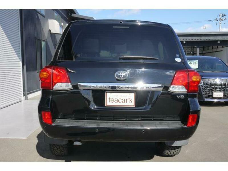 LAND CRUISER