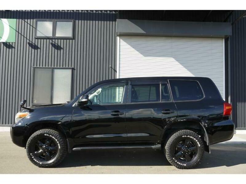 LAND CRUISER