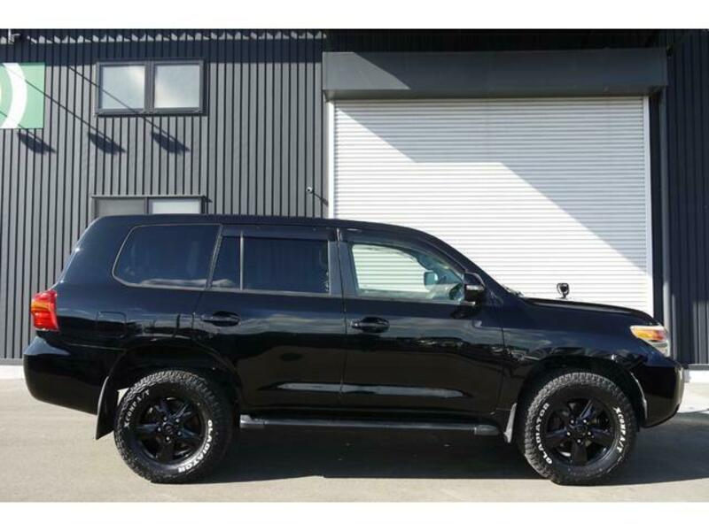 LAND CRUISER