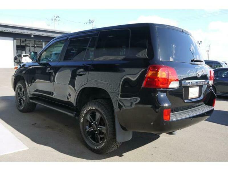 LAND CRUISER