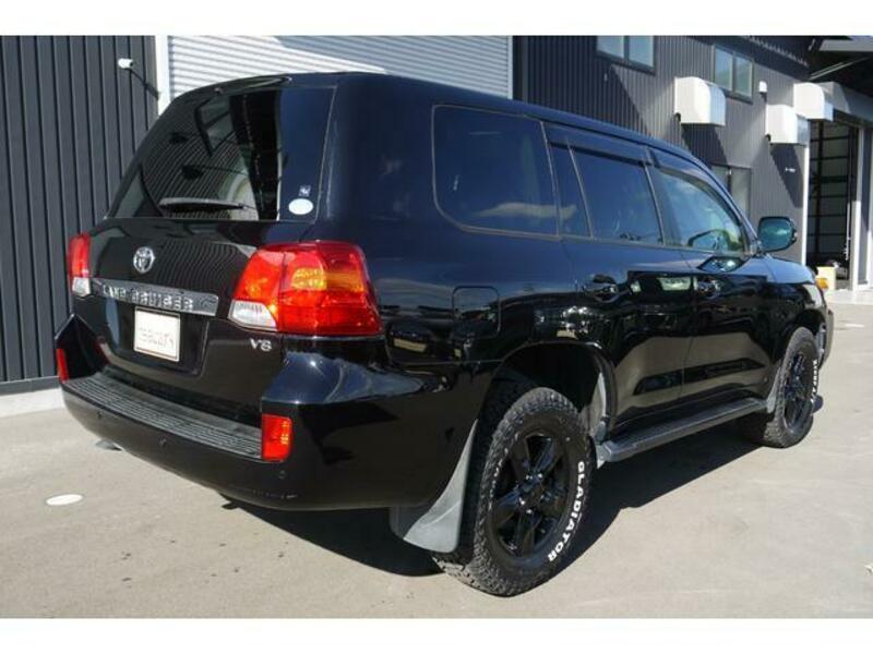 LAND CRUISER