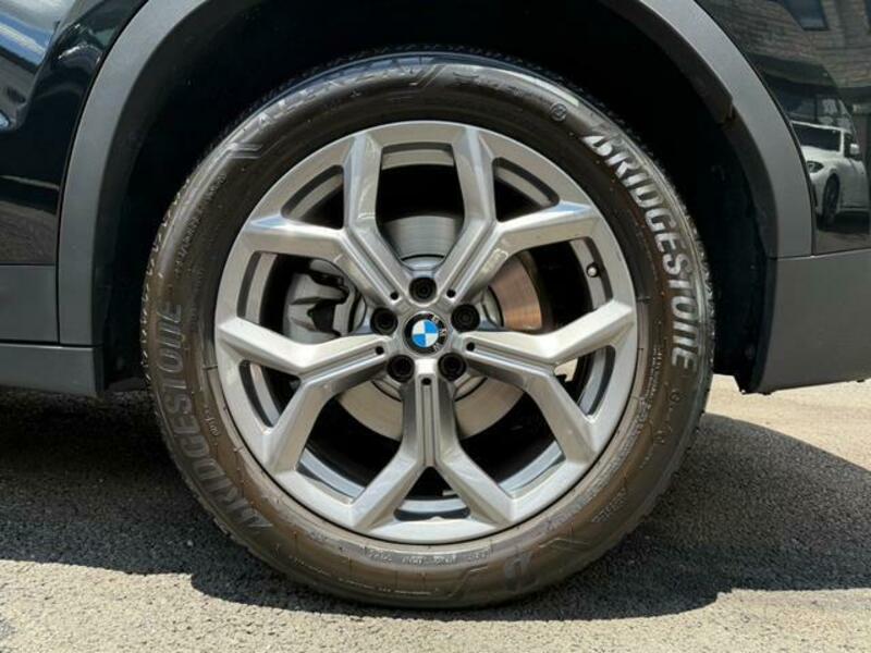 X3